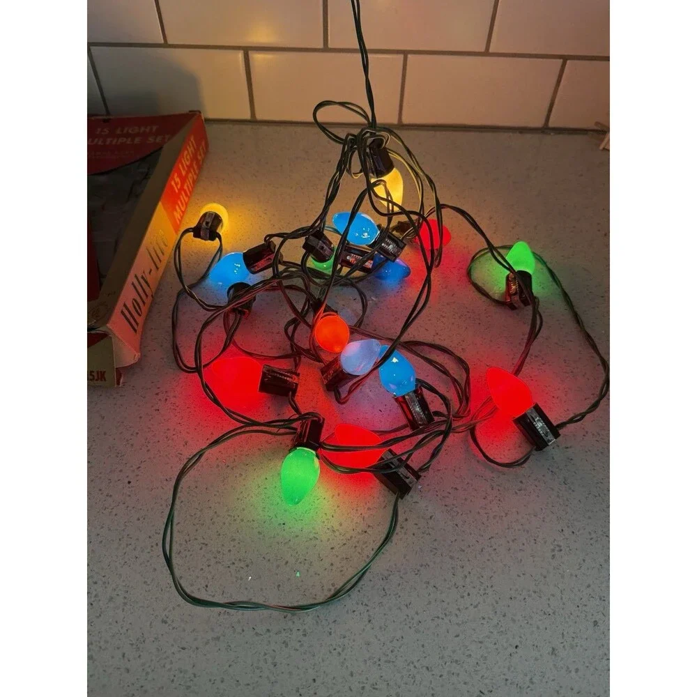 VINTAGE Mid Century Christmas String Lights Bulb Holly Lite 15 Light 915JK